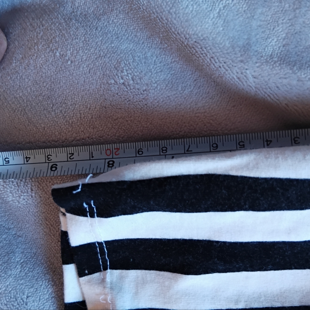 Fabletics Black and White Striped Apparel - Picture 4 of 4